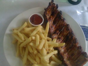 Spare ribs mit Pommes Frites