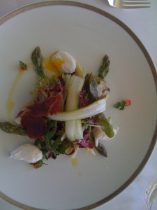 Salad with asparagus and quail egg